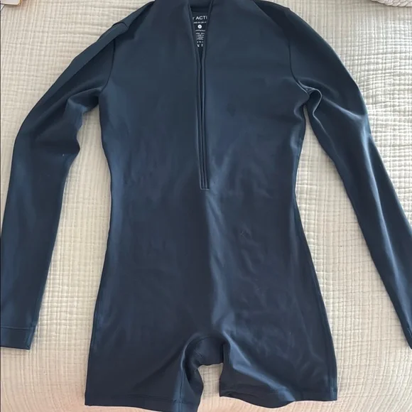 SET ACTIVE Long Sleeve Romper - Picture 2 of 7